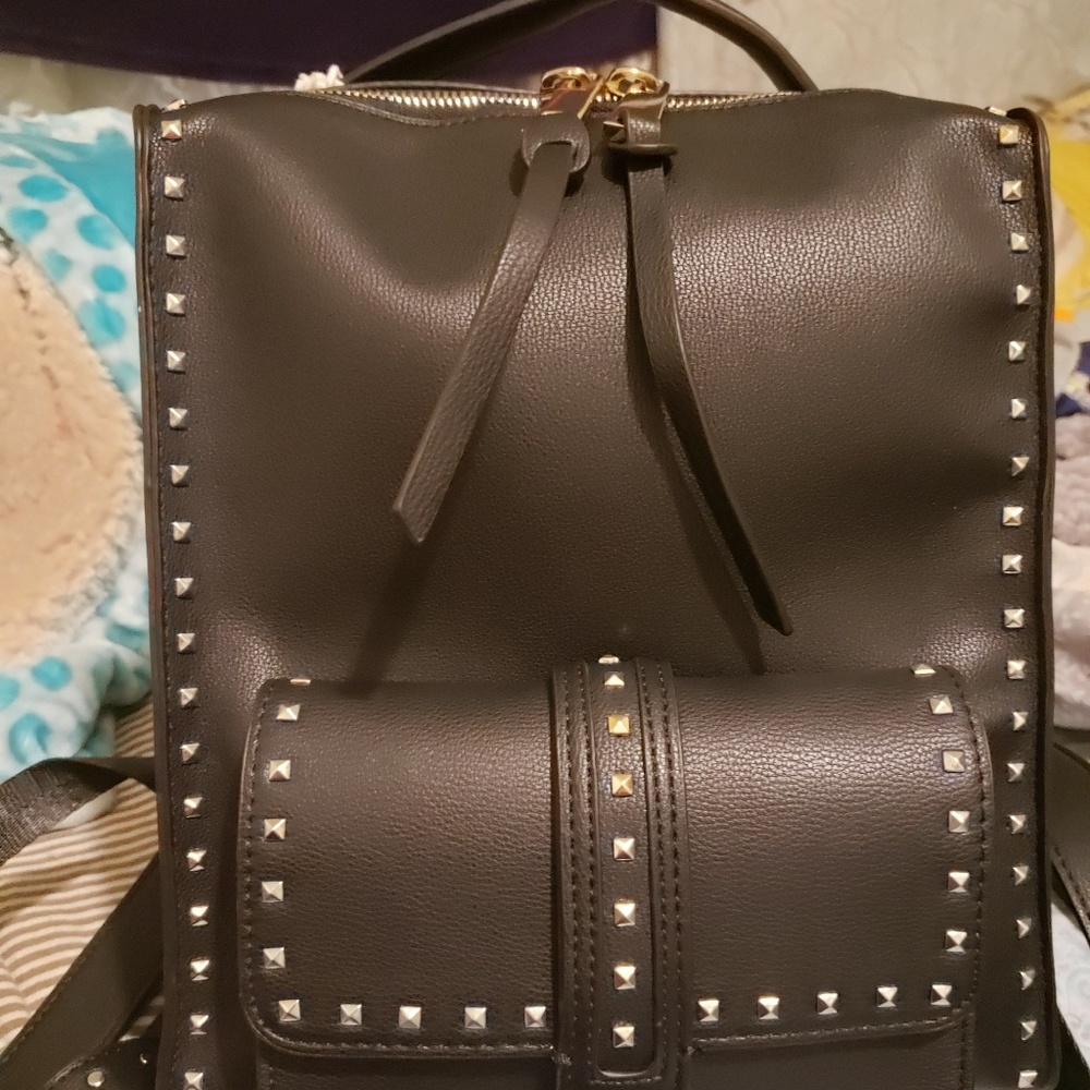 🤶Holiday sale🎅studded backpack